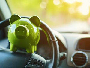 ¿Cómo ahorrar combustible conduciendo de forma eficiente?